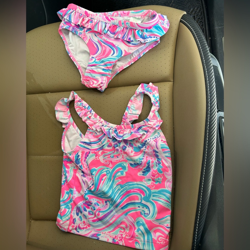 Lilly Pulitzer girls tanking